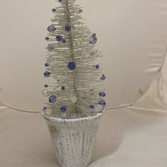 HOLIDAY DECORATIVE TREE - Picture 3 of 3